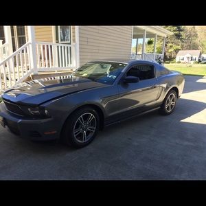 Mustand 2010 stock tires and rims